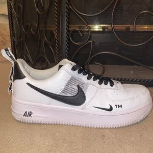 Air Force 1 ‘07 LV8 ‘Overbranding’ shoes